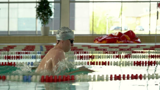 Få svaret her: Svetter man når man svømmer?