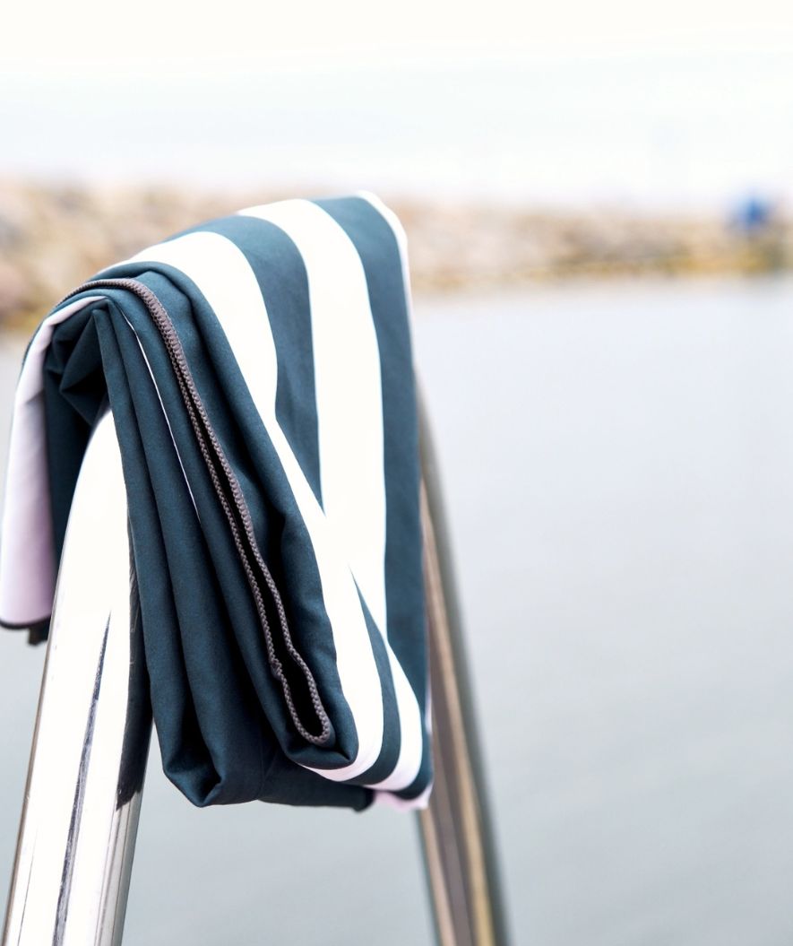 Watery microfiber håndkle (160 x 80 cm) - Eco Nebraska - Mørkeblå