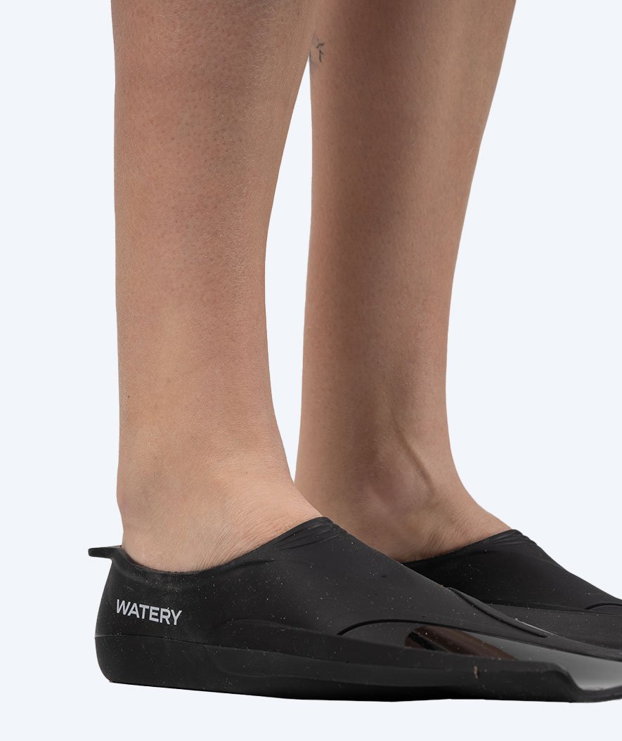 Watery korte svømmeføtter - Badger Active - Svart