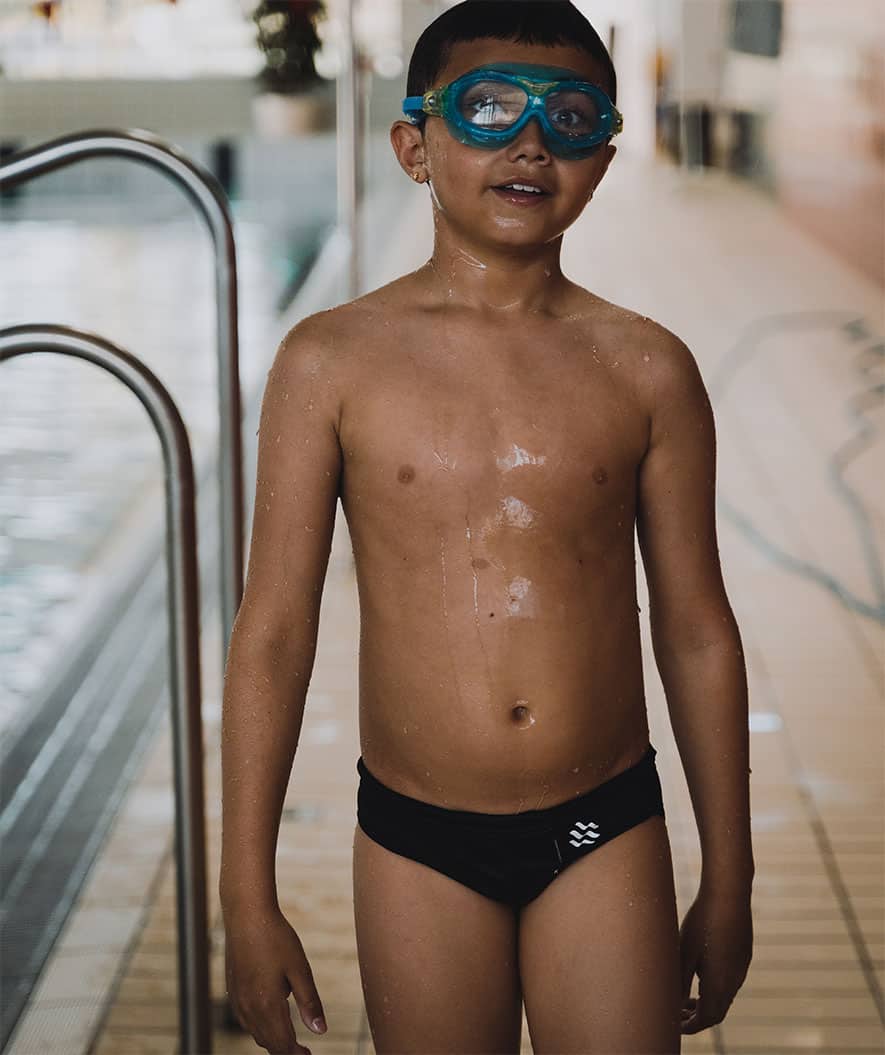 Watery trekantede badebukser til gutter - Budgie Eco - Svart