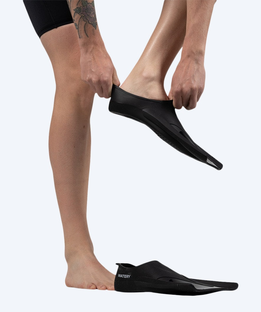 Watery korte svømmeføtter - Badger Active - Svart