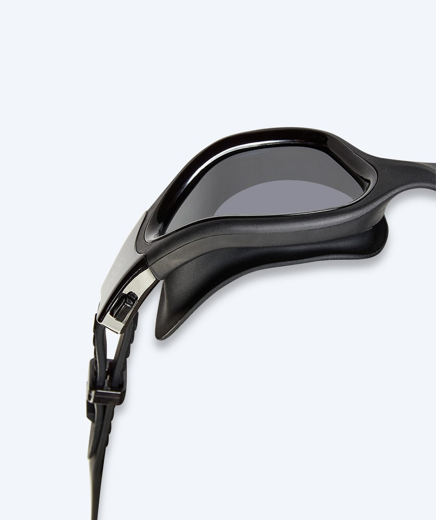 Watery nærsynt svømmebriller med styrke til voksne - (-2.0) til (-6.0) - Raven Active - Svart (Smoke linse)