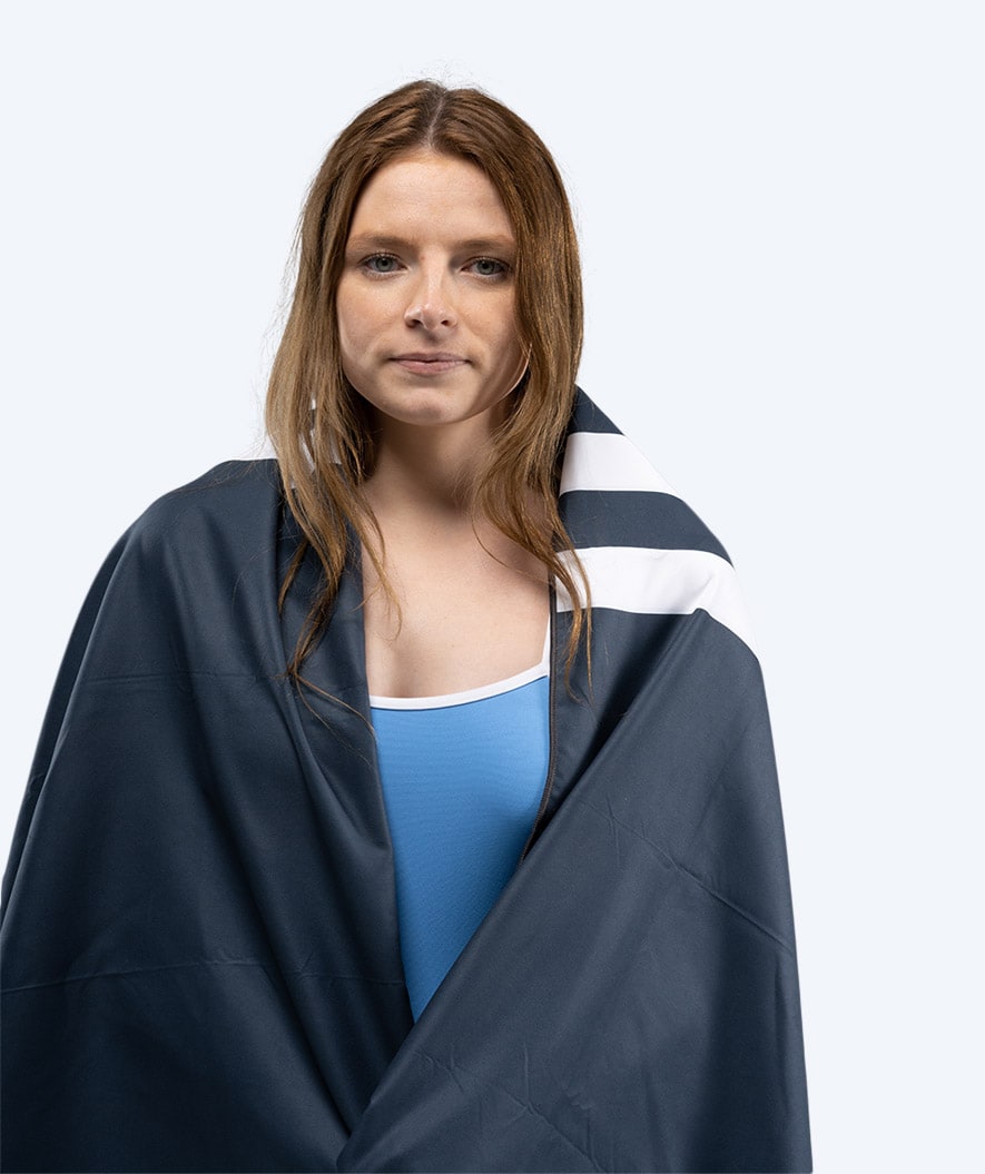 Watery microfiber håndkle (160 x 80 cm) - Eco Nebraska - Mørkeblå