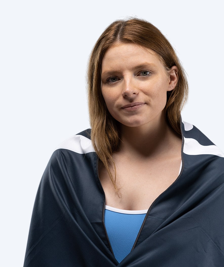 Watery microfiber håndkle (160 x 80 cm) - Eco Nebraska - Mørkeblå