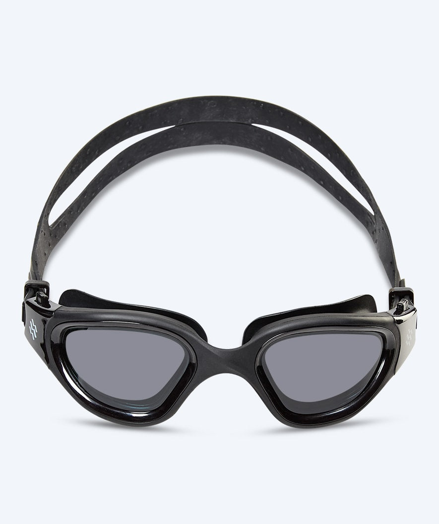 Watery nærsynte svømmebriller med styrke - (-2.0) til (-6.0) - Raven Active - Svart/smoke